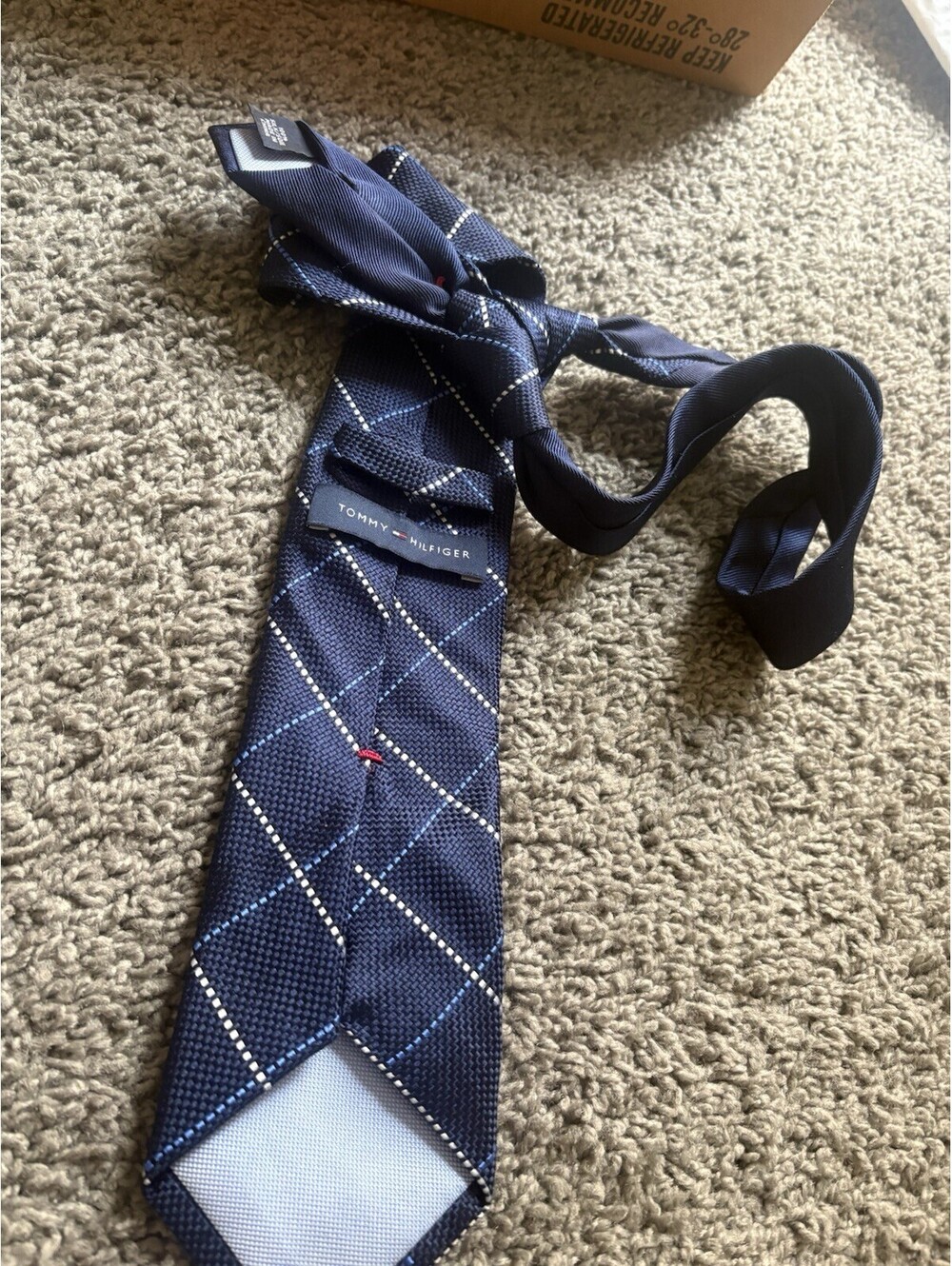 Tommy Hilfiger Mens 100% Silk Necktie Navy Blue White Plaid Grid Pattern